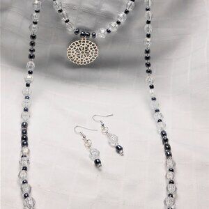 No1129 Handmade long and short row necklace with silver pendant and earrings